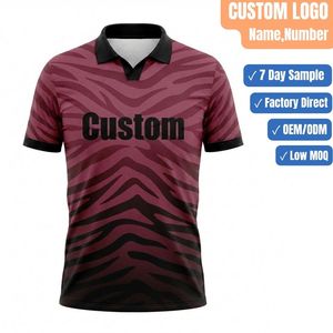 เสื้อโปโลโลโก้ OEM เสื้อยืดสไตล์อเมริกันเรโทร เสื้อผ้าสตรีทแวร์แบบกำหนดเอง เสื้อฟุตบอลวินเทจ - Product Image 1