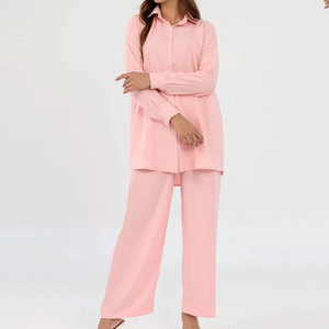 ชุดเซ็ตแฟชั่นทันสมัยสำหรับผู้หญิง เหมาะสำหรับใส่ลำลอง ผลิตจากผ้าที่ใส่สบายและระบายอากาศได้ดี - Product Image 1