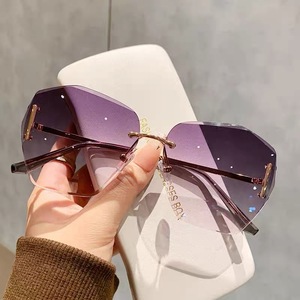 Gafas de Sol de Moda con Montura Irregular, Gafas de Sol de Lujo Brillantes con Diamantes Unisex de Alta Calidad para Mujer - Product Image 1