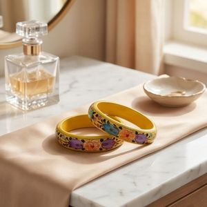 Bracelets Artisanaux en Bois Jaune de Qualité Supérieure avec Scène de Cerf en Course et Nature Peintes à la Main, Lot de 2 pour l'Exportation - Product Image 2