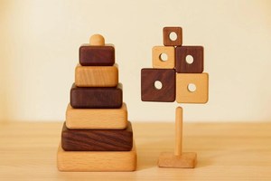 Jouet d'empilage en bois naturel pour enfants, disques de forme personnalisée avec support, durable, décoration de chambre d'enfant, design minimaliste - Product Image 2