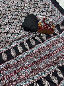 Sari en crêpe de soie doux avec imprimé Ajrakh et véritable travail de miroir, sari en crêpe de soie traditionnel imprimé Ajrakh, sari en crêpe de soie de créateur - Product Image 2