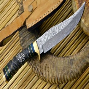 Couteau de chasse et de camping en acier Damas de haute qualité, manche en bois de cerf avec étui en cuir - Product Image 1