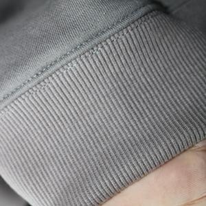 Sudadera MCGUIRE GRIS OSCURO con Cuello Alto, 100% ROJO, Apliques Bordados, Cuello Ancho, Hilos Finos - Product Image 5