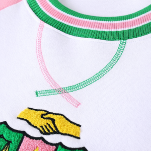 เสื้อสเวตเชิ้ต AKA Crest สีขาว แขนยาว คอวี ปักลายตัวอักษรกรีก แบบยูนิเซ็กซ์ เนื้อผ้าเชนิลล์ พรีเมียม สวมใส่สบาย ทรงลำลอง - Product Image 3