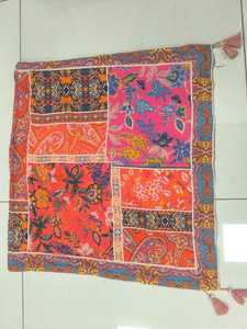 Écharpe carrée de luxe à pois floraux Pop-Art maximaliste, effet soie, motif botanique, 90 cm x 90 cm, couleurs Magenta, Mandarine, Émeraude, Cobalt - Product Image 4