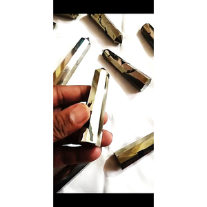 Vente en gros d'obélisques, tours et pointes en pyrite semi-précieuse naturelle, minéraux, cristaux naturels, objets artisanaux et figurines pour cadeaux d'affaires - Product Image 1