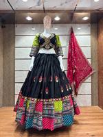 Ensemble de vêtements ethniques de luxe en soie modale Bandhani Chaniya Choli avec dupatta à franges, entièrement cousu, pour Navratri et mariage
