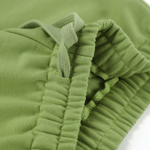Ensemble de survêtement deux pièces de haute qualité pour femme : haut court renforcé et short à taille ajustable avec cordon de serrage - Product Image 6