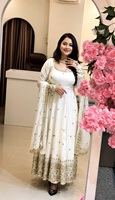 Ensemble Anarkali prêt-à-porter en soie brodée avec sequins, coupe ample, manches longues, robe, pantalon et dupatta (HHI 544)