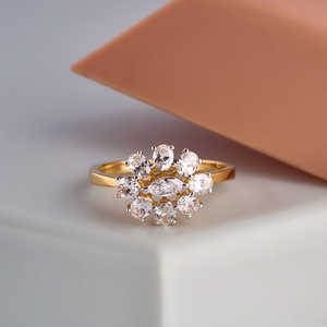 Purecarat Marquise Center Floral Anillo de diamantes Elegante diseño floral de Oro a la moda - Product Image 1