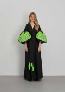 Vestido Largo Bohemio de Algodón Negro para Mujer con Bordado Verde Neón, Manga Globo, Cuello en V, Cintura con Lazo y Borlas - Product Image 4