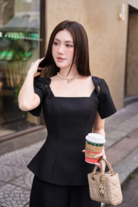 Blusa Estructurada con Peplum para Mujer, Cuello Cuadrado, Mangas con Detalle en el Hombro, Top con Paneles, Tejido Premium, Estilo Casual de Oficina, LILA - Product Image 3