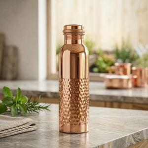 Bouteille d'eau en cuivre pur avec design géométrique martelé, sans joint, anti-fuite, récipient ayurvédique en cuivre pour le yoga et le sport - Product Image 1