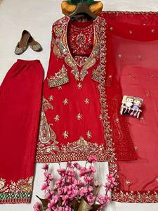 Conjunto de Kurti y Pantalón que Realza la Belleza, Conjunto de Kurti, Blusa, Pantalón y Dupatta Recién Lanzado para Festivales Culturales y Eventos de Boda al por Mayor - Product Image 5