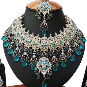 Vintage Silver Plated <b>Crystal</b> Rhinestone Necklace Earrings <b>Set</b> Women Wedding Jewelry Alloy Fashion Jewelry <b>Sets</b> - Product Image 2