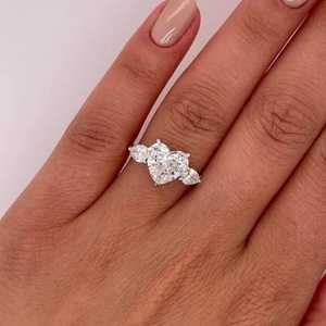 Anillo de Compromiso Romántico con Moissanita de 2.00CT, Corte Corazón y Pera, Plata 925 Original, con Regalo para Fiesta, Estilo Único y Romántico - Product Image 1