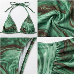 Ensemble de yoga 2 pièces imprimé papillon bleu avec finition dorée, body à col en V profond et jupe portefeuille longueur genou - Product Image 4