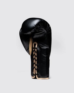 Dernier modèle de gants de boxe en cuir véritable noir et or avec logo personnalisé, gants de compétition professionnels de Muay Thai. - Product Image 6