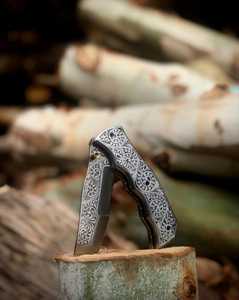 Couteau utilitaire pliant en acier inoxydable à pointe tombante, manche en bois, bord droit, ouverture par bouton de pouce, épaisseur 0,5 mm, 6,7 pouces de longueur totale - Product Image 2