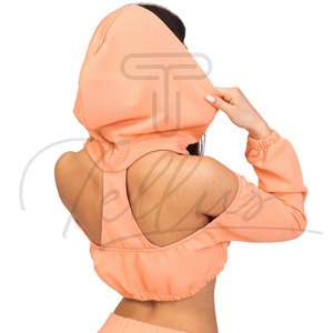 Sudadera Corta con Capucha para Mujer, Hombros Descubiertos, con Logotipo Bordado, Color Negro Sólido, Manga Larga, Corte Regular, Camiseta Moderna - Product Image 2