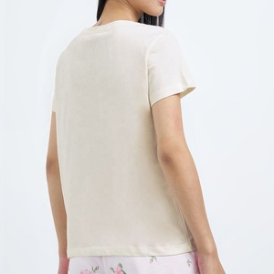 เสื้อยืดลายฮาวายสำหรับผู้หญิง คอกลม แขนสั้น ผ้าฝ้าย ลายดอกไม้ สีครีม ผู้ผลิตเสื้อผ้า - Product Image 2