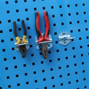 Crochets muraux perforés de type panneau à trous carrés pour outils, pinces, présentoirs et quincaillerie - Product Image 1