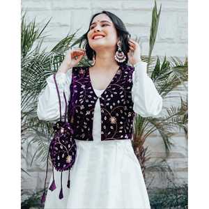 Robe blanche et violette Heily pour femme avec gilet et veste élégants - Product Image 4