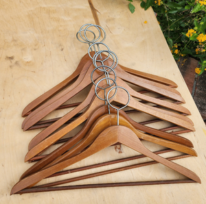 Cintres en bois pour adultes, très demandés, pour vêtements et pantalons, de qualité supérieure - Product Image 6