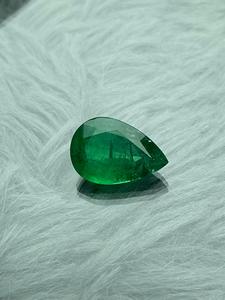 Excellente Pierre Précieuse Naturelle Émeraude Taille Poire Verte pour la Fabrication de Bijoux, Certifiée IGI, Couleur 5A avec Effet de Jeu de Couleurs/Feu, pour Bague, Pendentif et Créations Personnalisées - Product Image 1
