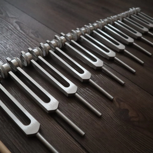 Ensemble de diapasons (128 Hz, 256 Hz, 512 Hz) de 3 pièces, diapasons en aluminium lestés et non lestés. - Product Image 3