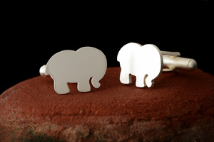 Mancuernillas con diseño de elefante en plata plateada - Product Image 2