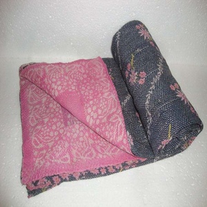 Couverture Kantha indienne vintage en gros, brodée à la main, réversible, en coton biologique, style bohème - Product Image 3