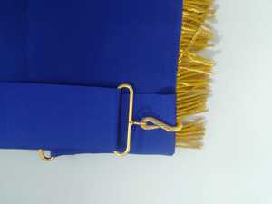 Tablier maçonnique en cuir d'agneau de qualité traditionnelle, brodé avec les symboles Orange Ordre Royal, Croix Rouge et Maître de la Broderie - Product Image 2