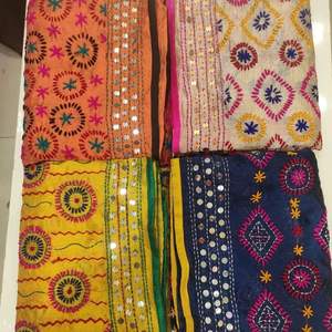 Dupatta artisanale Kalamkari Phulkari, motif floral, motif paon, dupatta traditionnelle indienne, étole brodée lourde - Product Image 2