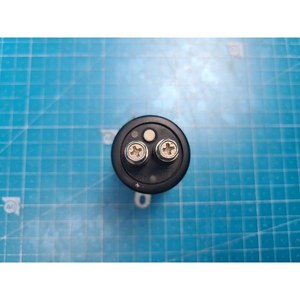 Condensador Electrolítico de Aluminio NIPPON CHEMI-CON 51V808 Usado Como Pieza de Repuesto para Equipos de Semiconductores - Product Image 3