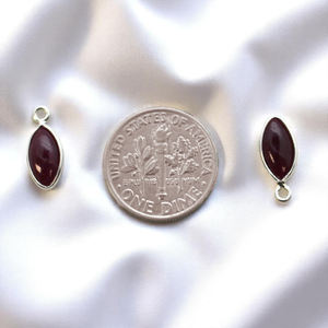 Colgante de rubí marquesa de 10x5 mm en bisel de plata de ley – Joyería artesanal con piedras preciosas - Product Image 1