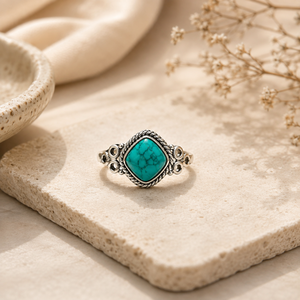 Bague de mariage classique pour femme en argent sterling 925, sertie de pierres précieuses turquoise en forme de coussin, style fait main, vente en gros - Product Image 1