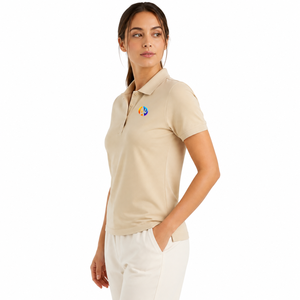 Polo élégant pour femme, confectionné en tissu doux et respirant, avec un col classique offrant confort, style et facilité d'association. - Product Image 2