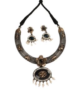 Conjunto de Collar y Pendientes con Motivo de Elefante en Plata Oxidada Hecho a Mano, Joyería Étnica Tribal - Product Image 1