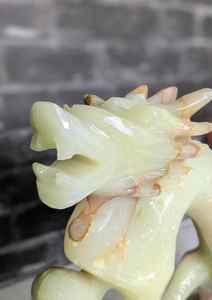 Sculpture de dragon en onyx faite à la main, pierre naturelle, Feng Shui, puissant symbole porte-bonheur, cadeau unique pour la maison ou le bureau - Product Image 2