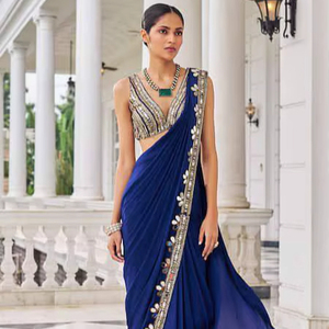 ส่าหรีผ้าจอร์เจตต์สำเร็จรูปพร้อมงานกระจกแท้ – ส่าหรีสำเร็จรูปสำหรับงานปาร์ตี้ ดีไซน์เนอร์ออกแบบ พร้อมเสื้อสำหรับผู้หญิง - Product Image 1