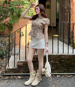 OEM ODM Blouse tricotée vintage à carreaux pour femme, à manches bouffantes et col montant, coupe ajustée, chemise boutonnée, haut décontracté d'été, vêtement vietnamien - Product Image 4