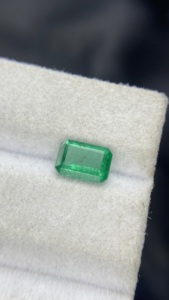 Émeraude naturelle certifiée du Zambie, taille octogonale, pierre à bon lustre, pierre précieuse non montée pour la création de bijoux, 1,04 carat - Product Image 2
