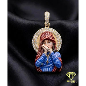 Colgante de Lujo Estilo Hip Hop con Figura Femenina Orando, Diamante Moissanita y Plata de Ley 925 Esmaltada - Product Image 2