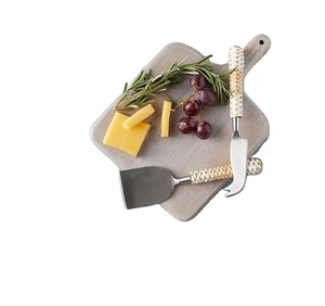Ensemble de couteaux à fromage multifonctionnels avec manche en osier et boucle de coupe en acier inoxydable comprenant une planche à fromage-pour la cuisine et la maison - Product Image 1