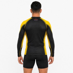 T-shirt de compression athlétique respirant à séchage rapide pour entraînement de grappling, vêtement de sport OEM MMA, en tissu polyester extensible - Product Image 2