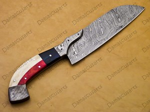 Couteau de chasse et de survie artisanal en acier Damas forgé, lame fixe, avec manche en bois de qualité supérieure. - Product Image 5