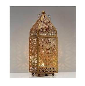 Lanterne décorative en fer pour un style d'intérieur raffiné, avec une finition soignée et une utilisation polyvalente pour la décoration lumineuse. - Product Image 5