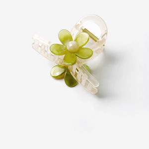 Pince à cheveux fleurie en plastique acrylique avec perles, style mignon, taille moyenne 8 cm, pour femme au quotidien - Product Image 3